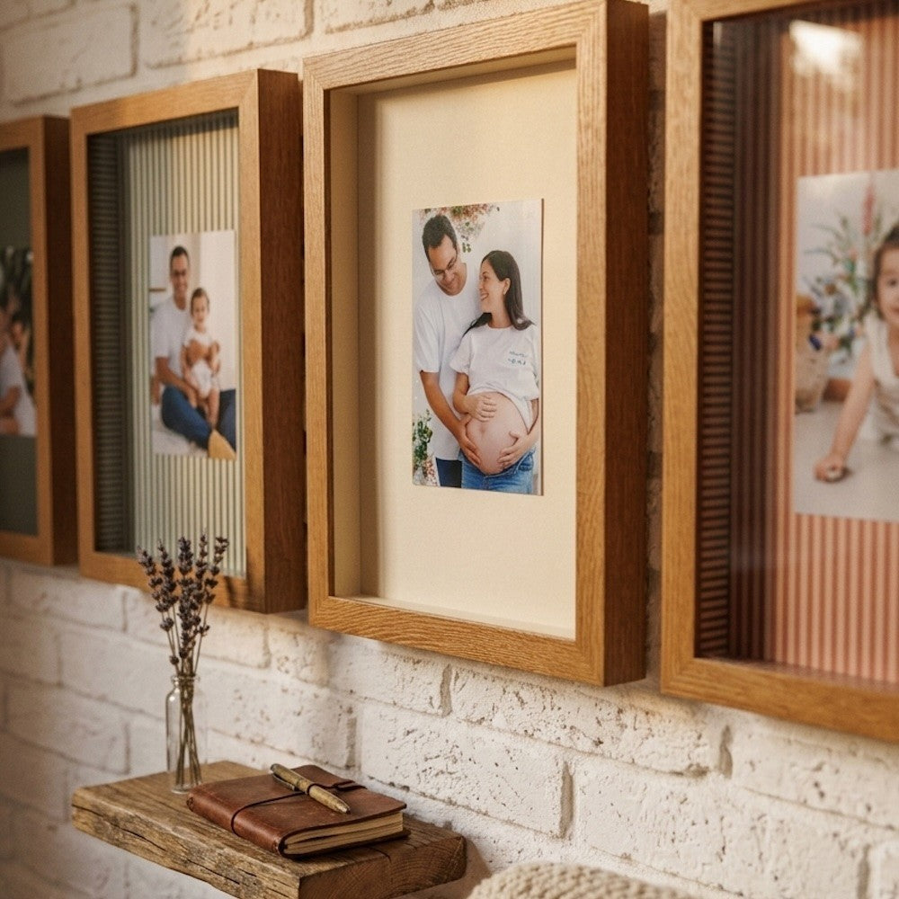 Quadro Personalizado Memórias: Sua Foto em Moldura Caixa com Fundo Creme Vidro