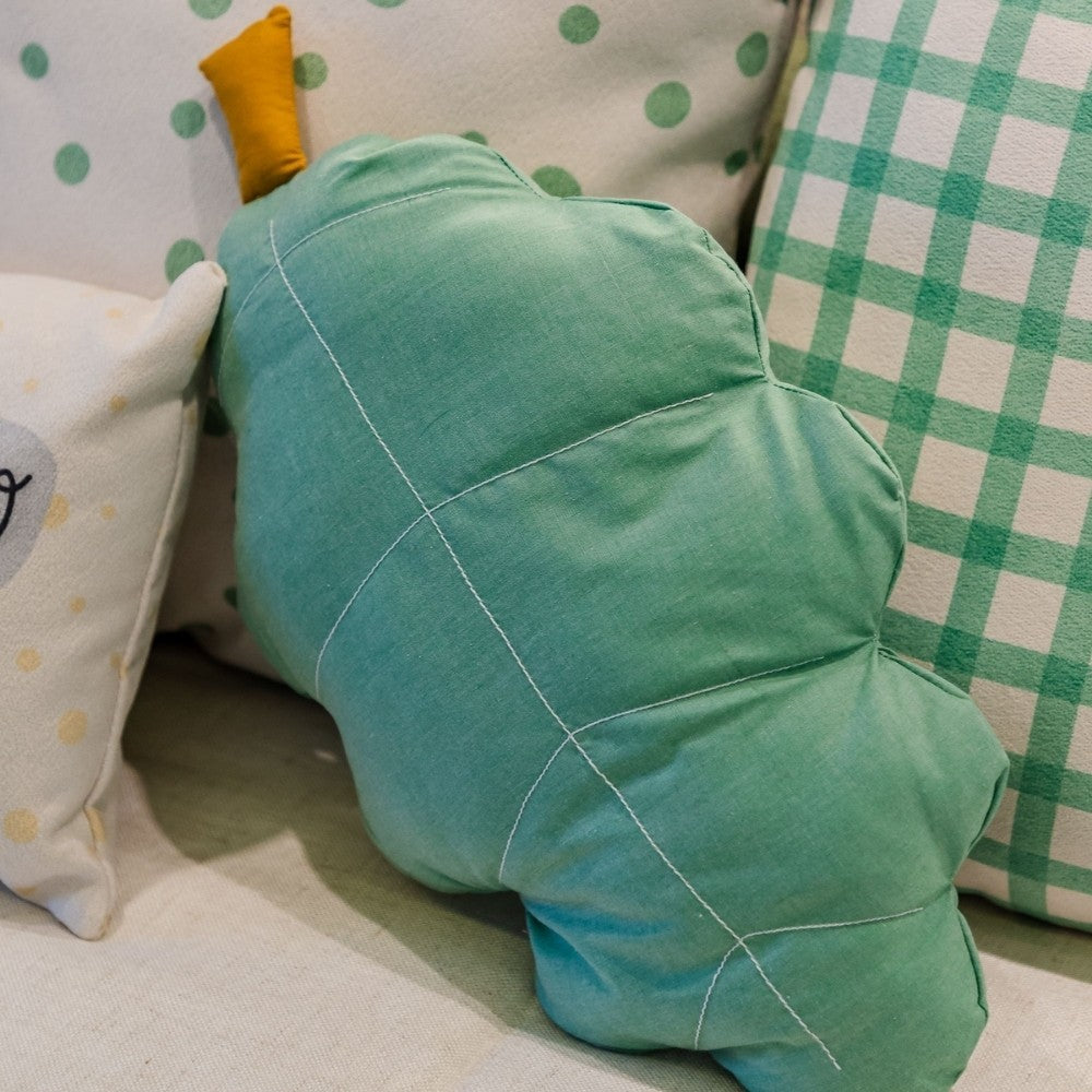 Almofada Infantil Formato de Folha Verde com Enchimento 40 x 22 cm
