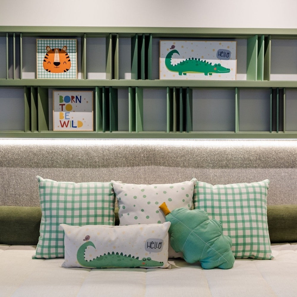 Almofada Infantil Formato de Folha Verde com Enchimento 40 x 22 cm