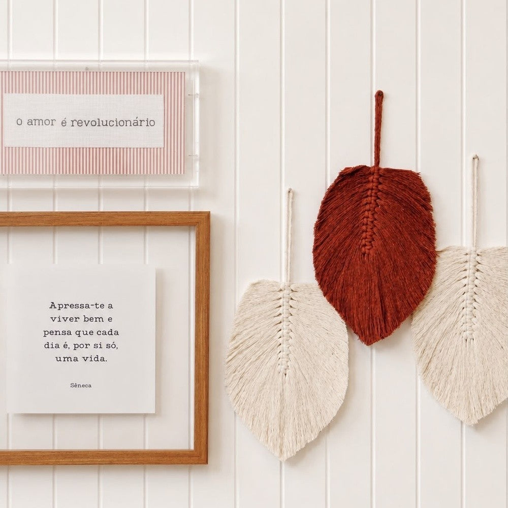 Quadro Decorativo Sêneca 35x35 cm com Moldura de Madeira e Vidro Flutuante para Decoração Inspiradora