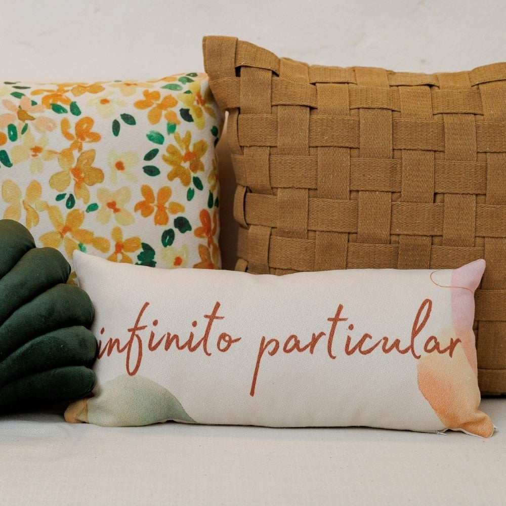 Almofada Baguete com Frase Infinito Particular em Vermelho 52 x 24 cm