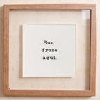Quadro Personalizado com Frase 35x35 cm em Moldura de Madeira e Vidro Flutuante para Decoração Sob Medida