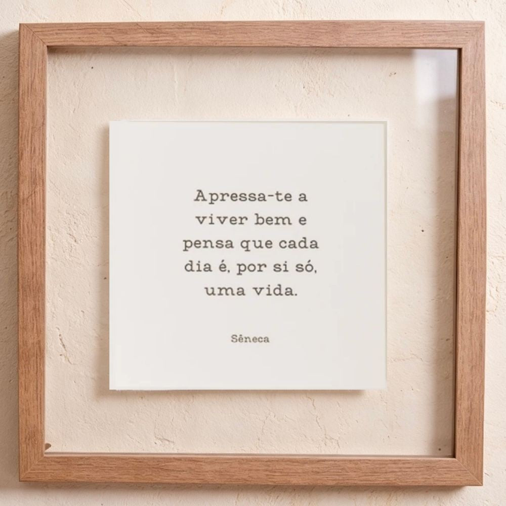 Quadro Decorativo Sêneca 35x35 cm com Moldura de Madeira e Vidro Flutuante para Decoração Inspiradora