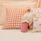 Almofada Infantil Xadrez Vermelho com Enchimento e Zíper 45 x 45 cm