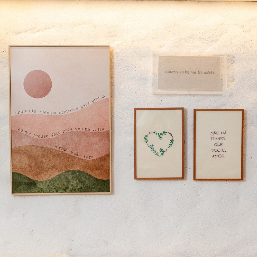 Quadro Decorativo Coração 20x30 cm em Moldura Madeira e Vidro