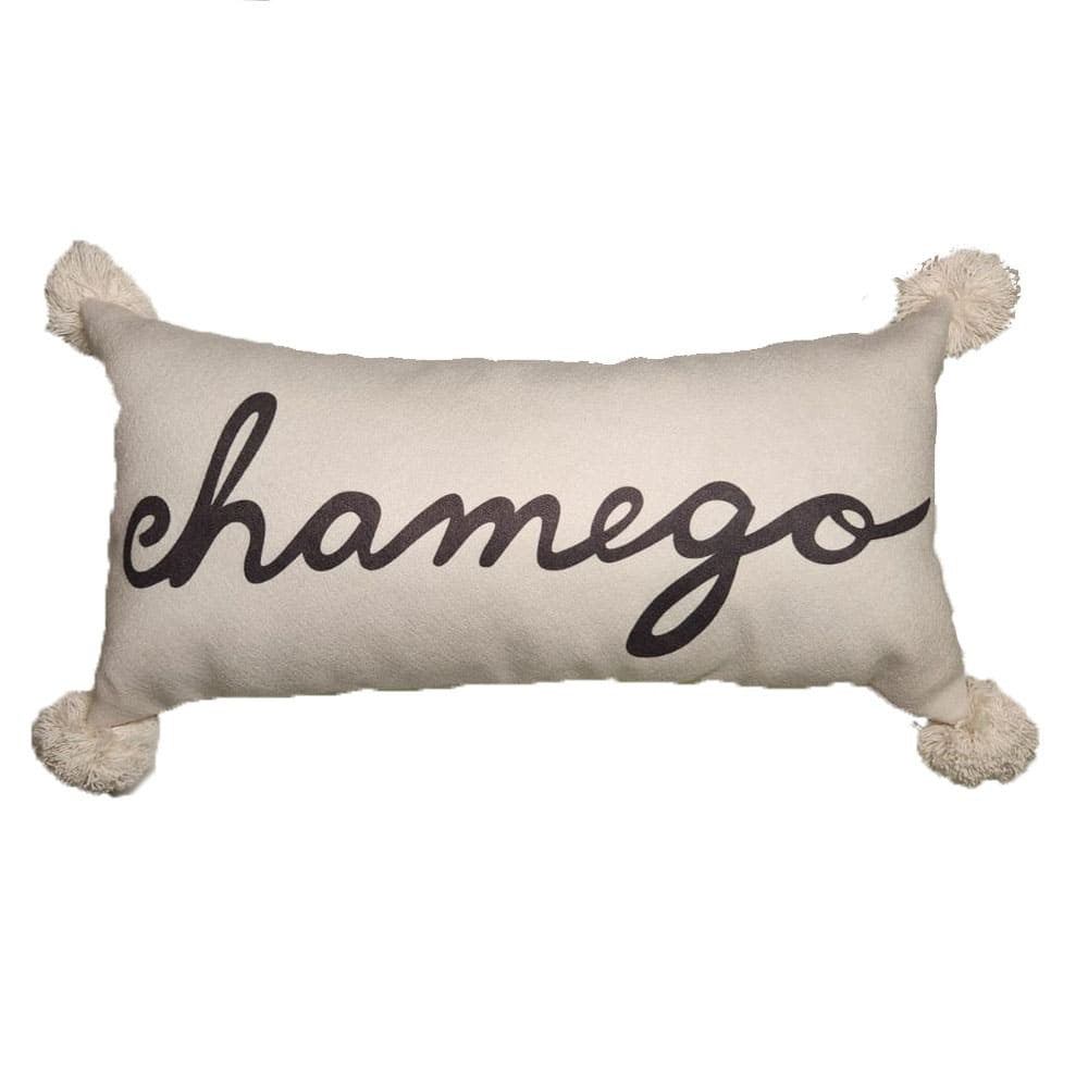 Almofada Baguete com Frase Chamego Detalhe com Pompom 52 x 24 cm