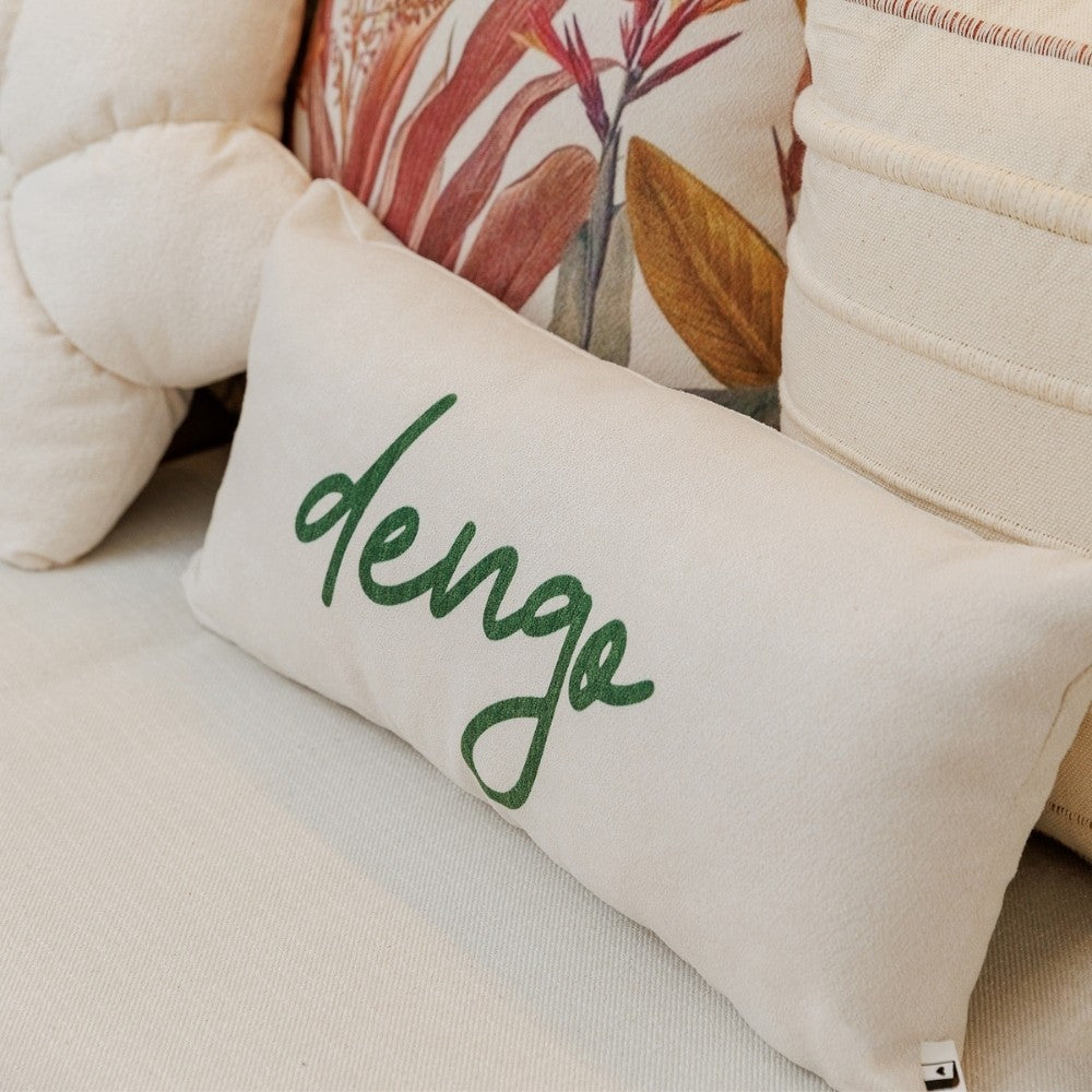 Almofada Baguete Frase Dengo em Verde Fundo Off White 52 x 24 cm