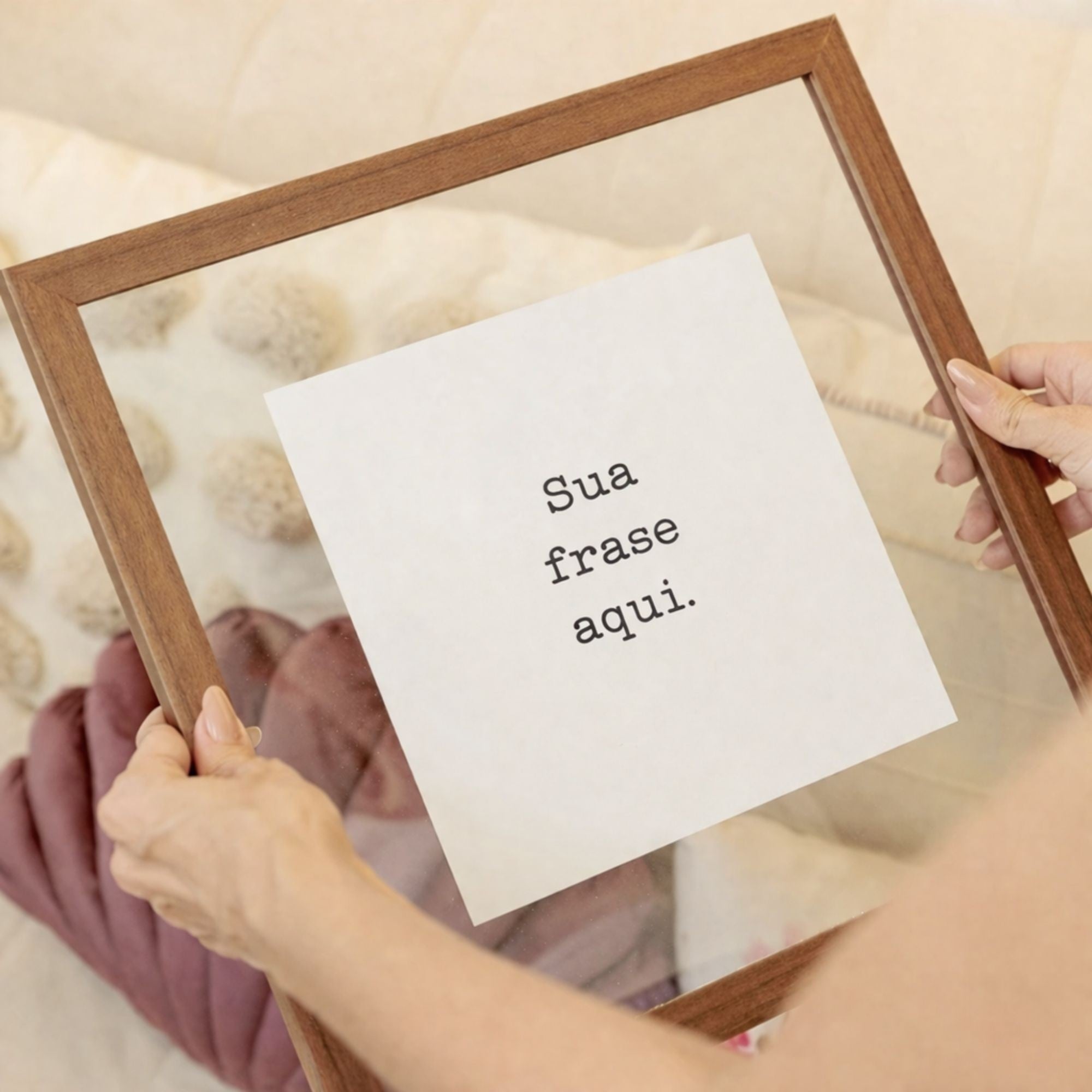 Quadro Personalizado com Frase 35x35 cm em Moldura de Madeira e Vidro Flutuante para Decoração Sob Medida