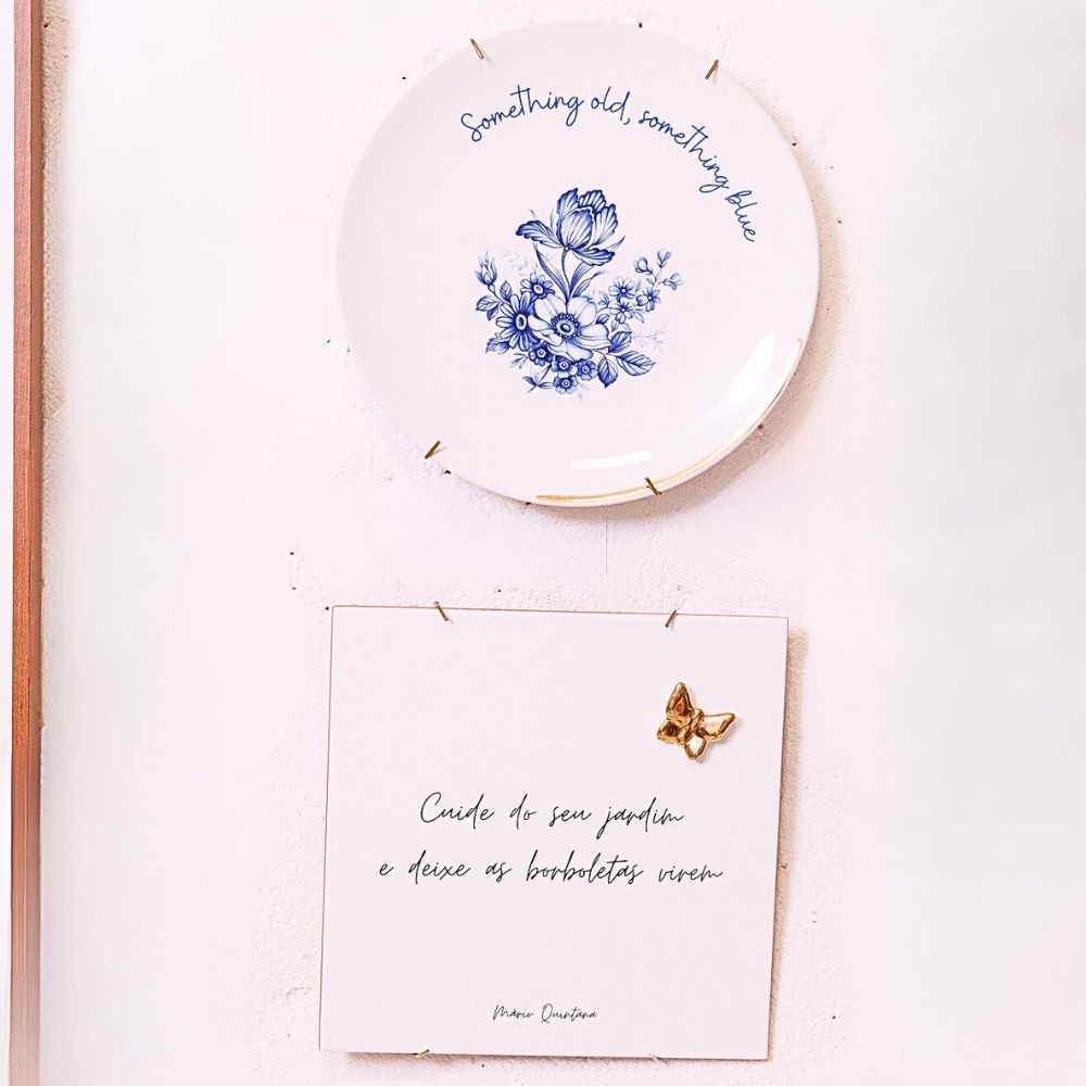 Azulejo Decorativo Cuide do Seu Jardim Com Borboleta Dourada