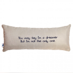 Almofada Baguete Decorativa com Frase Dreamer e Enchimento 52 x 22 cm