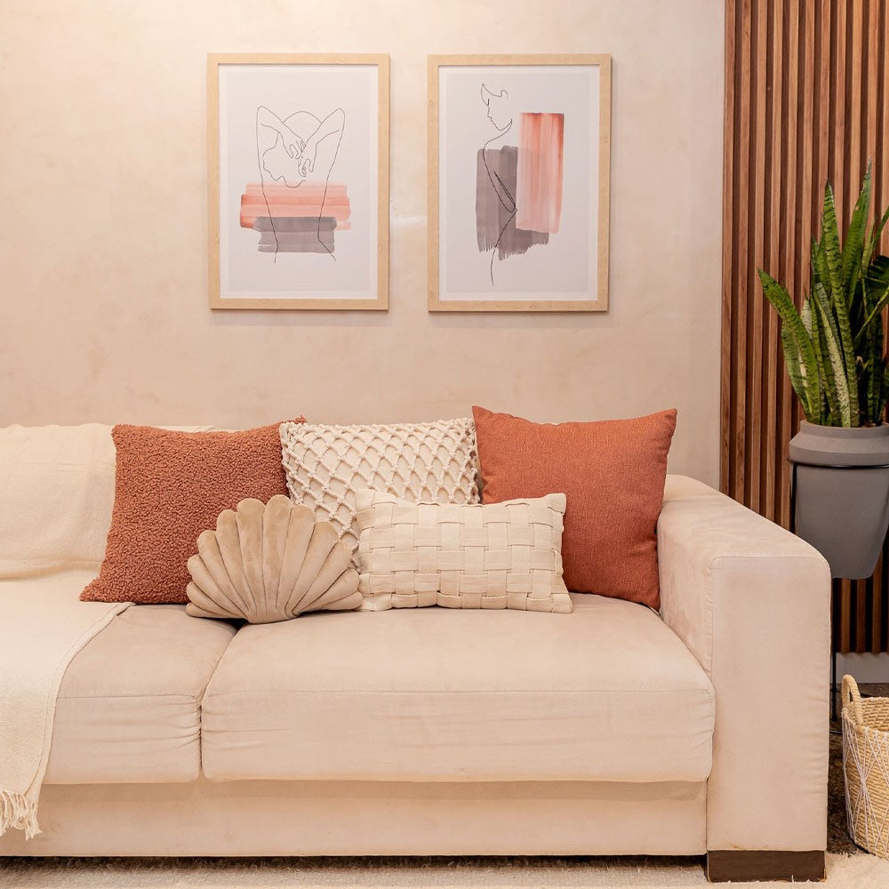 Almofada Decorativa em Forma de Concha Bege com Enchimento 26 x 40cm