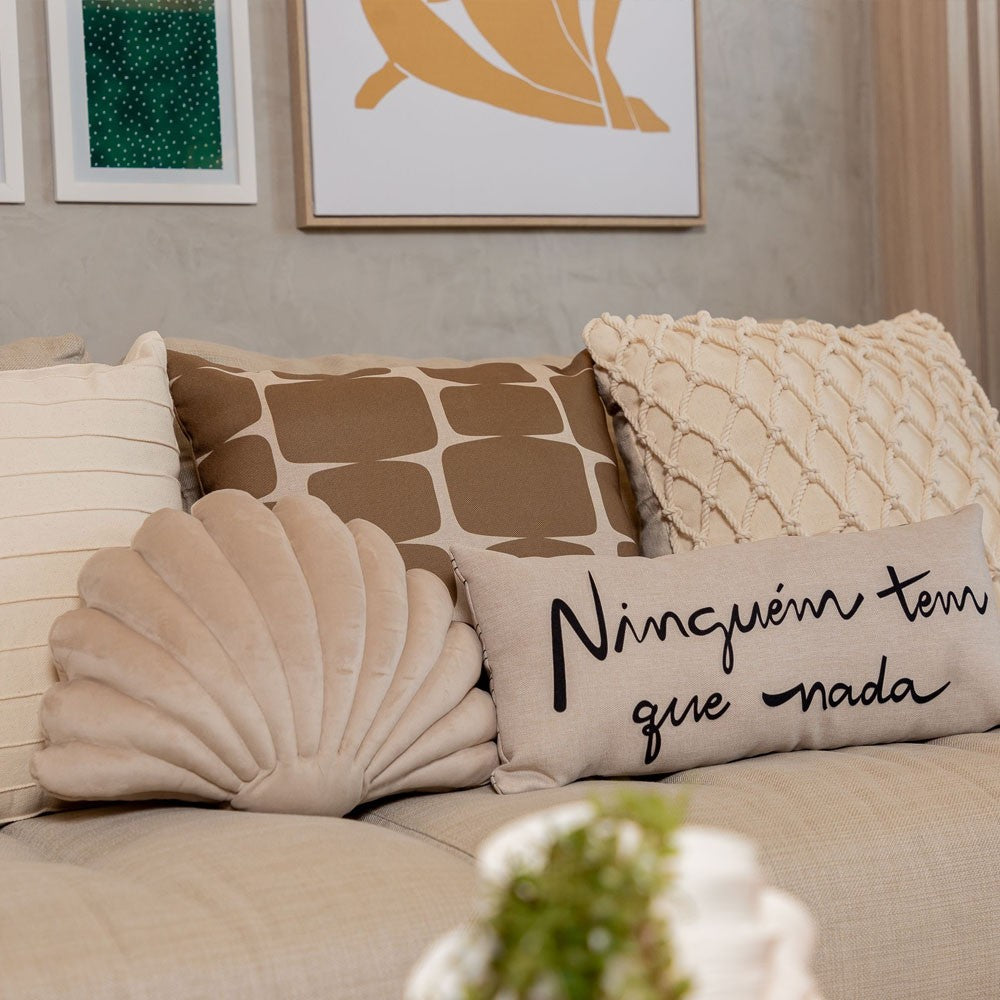 Almofada Decorativa em Forma de Concha Bege com Enchimento 26 x 40cm