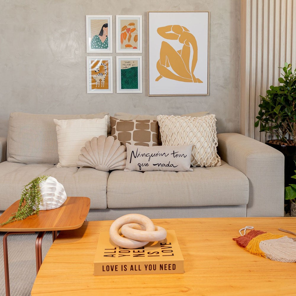 Almofada Decorativa em Forma de Concha Bege com Enchimento 26 x 40cm