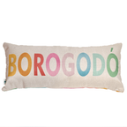 Almofada Baguete com Frase Borogodó em Colorido Enchimento 52 x 22 cm