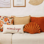 Almofada Baguete Palavra Aconchego em Marrom  Fundo Off White 52 x 24 cm