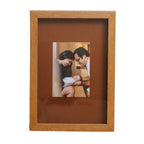 Quadro Personalizado Memórias: Sua Foto em Moldura Caixa com Fundo Marrom e Vidro