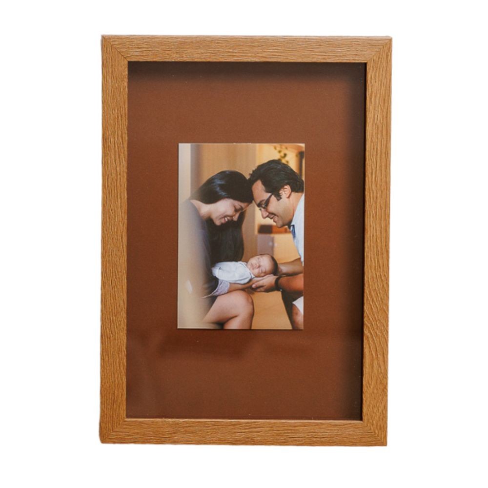 Quadro Personalizado Memórias: Sua Foto em Moldura Caixa com Fundo Marrom e Vidro