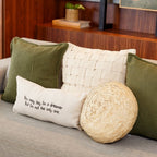 Almofada Baguete Decorativa com Frase Dreamer e Enchimento 52 x 22 cm