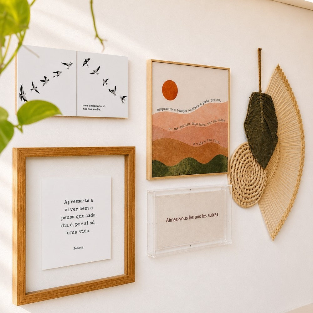 Quadro Decorativo Sêneca 35x35 cm com Moldura de Madeira e Vidro Flutuante para Decoração Inspiradora