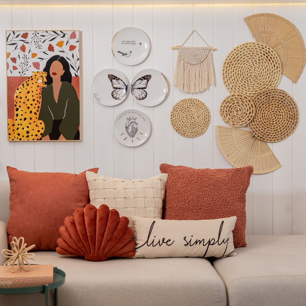 Quadro Decorativo Juma 40x60 cm em  Moldura Filete com Estampa Mulher e Onça