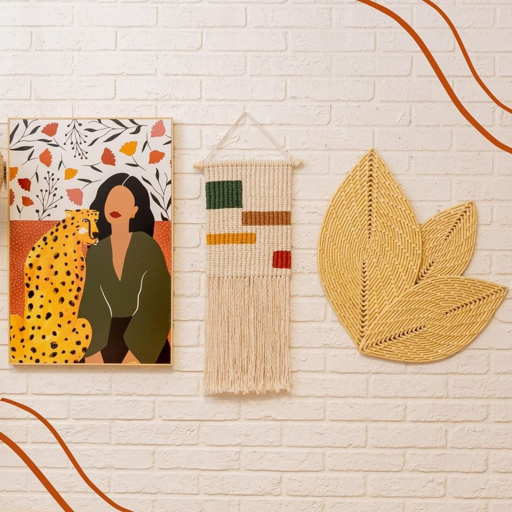 Quadro Decorativo Juma 40x60 cm em  Moldura Filete com Estampa Mulher e Onça