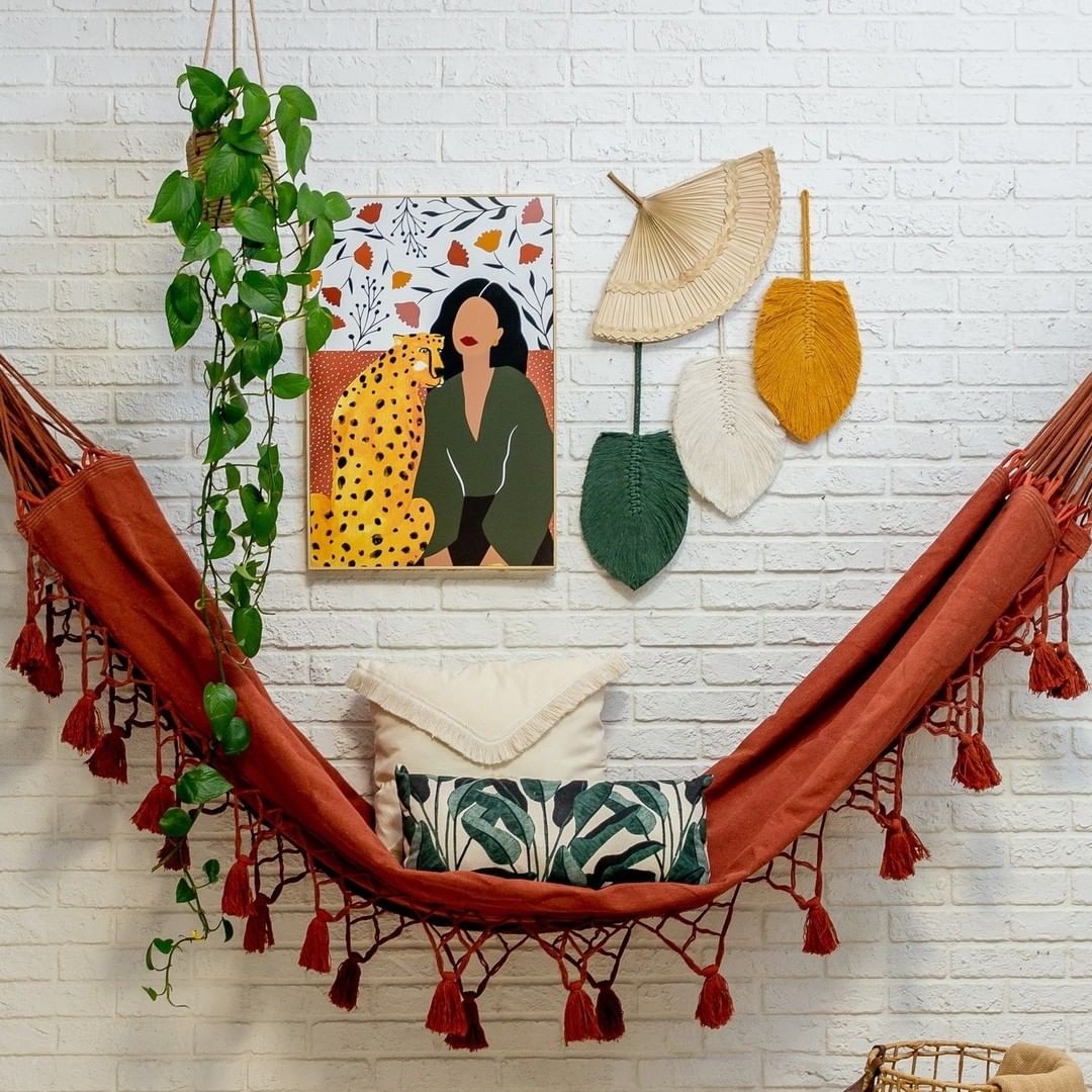 Quadro Decorativo Juma 40x60 cm em  Moldura Filete com Estampa Mulher e Onça