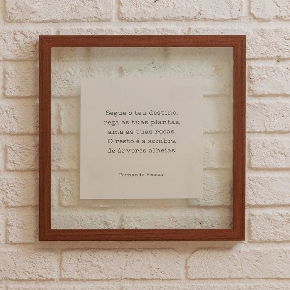 Quadro Decorativo Fernando Pessoa 35x35 cm com Moldura de Madeira e Vidro Flutuante