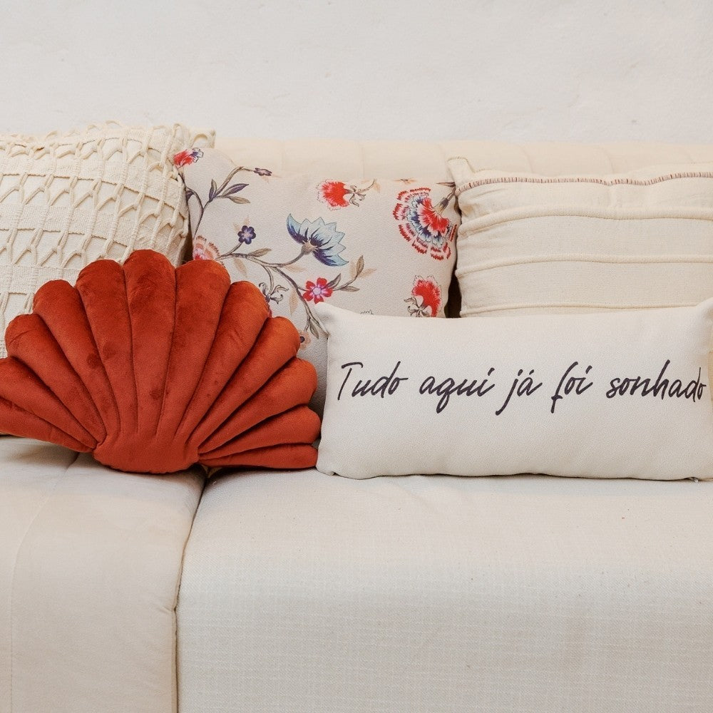 Almofada Decorativa em Forma de Concha Goiaba com Enchimento 26 x 40cm