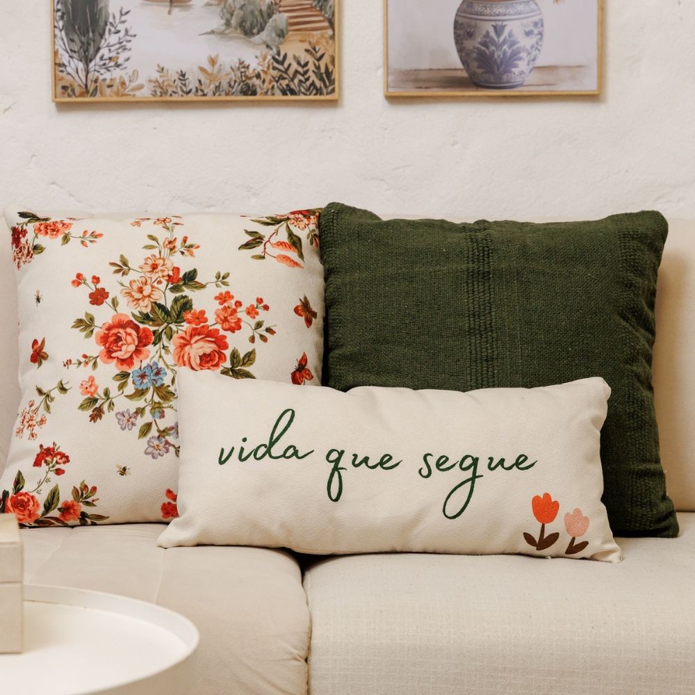 Almofada Baguete Vida que Segue em Tecido Bouclé Off White