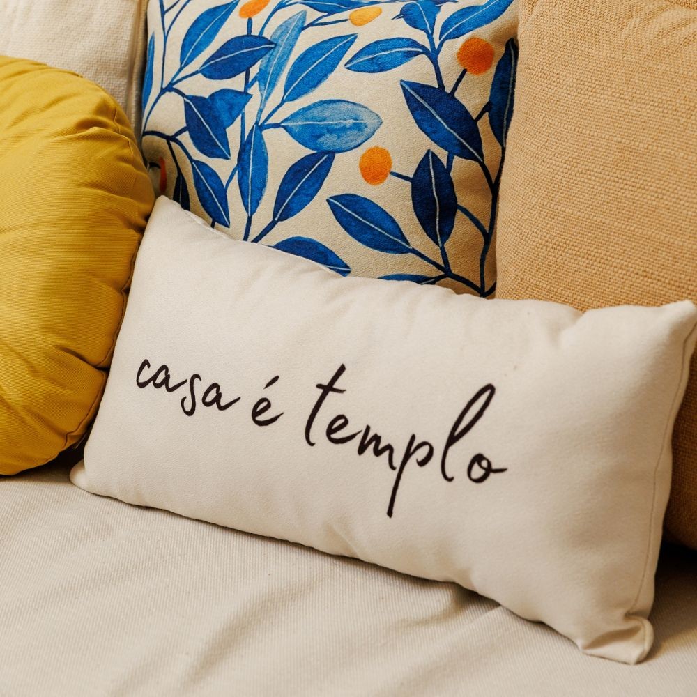 Almofada Baguete Casa é Templo Tecido em Bouclé Off White