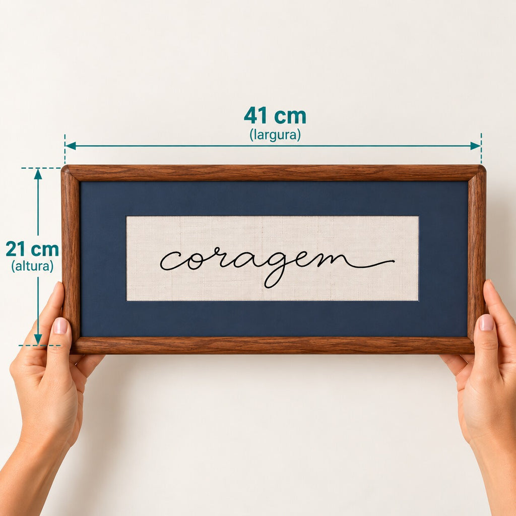 Quadro Decorativo Bordado à Mão Coragem 21x41 cm com Paspatur Cinza e Moldura de Madeira