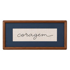 Quadro Decorativo Bordado à Mão Coragem 21x41 cm com Paspatur Cinza e Moldura de Madeira