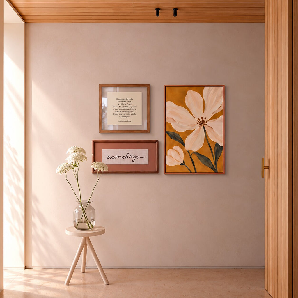 Quadro Floral Magnólia em Ocre com Moldura Filete