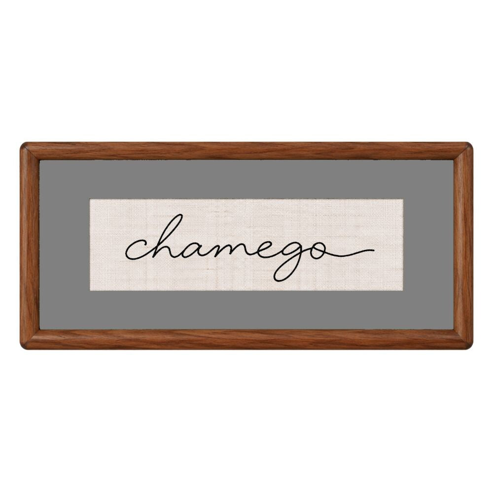 Quadro Decorativo Bordado à Mão Chamego 21x41 cm com Paspatur Cinza e Moldura de Madeira