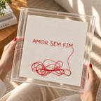 Acrílico Decorativo com Bordado Amor sem fim