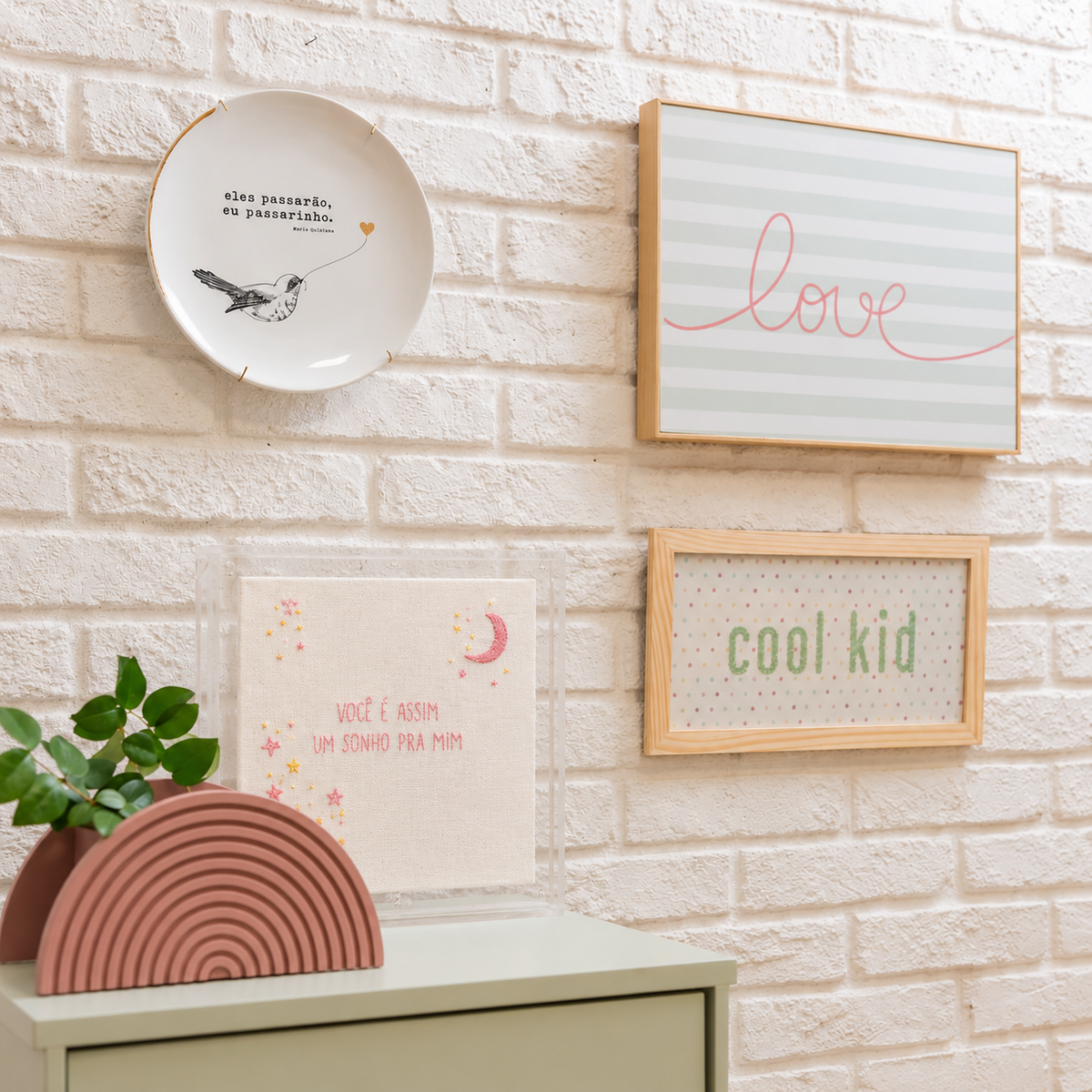 Acrílico Decorativo Infantil com Bordado Você é Assim Rosa