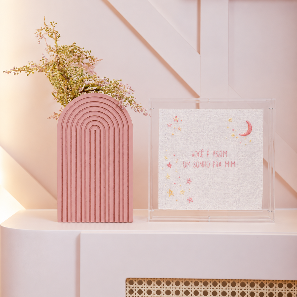 Acrílico Decorativo Infantil com Bordado Você é Assim Rosa