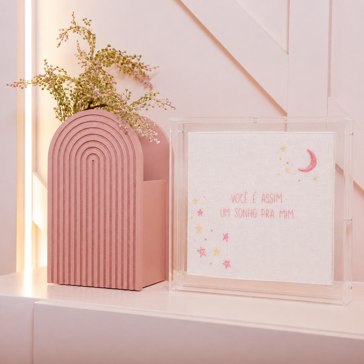 Acrílico Decorativo Infantil com Bordado Você é Assim Rosa