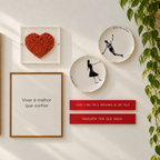 Kit Decorativo Coração Terracota, Quadro Bordado, Pratos e Placas de Acrílico