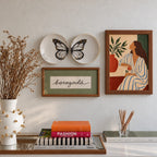 Quadro Mulher com Vestido Listrado Azul e Vaso Terracota com Moldura de Madeira
