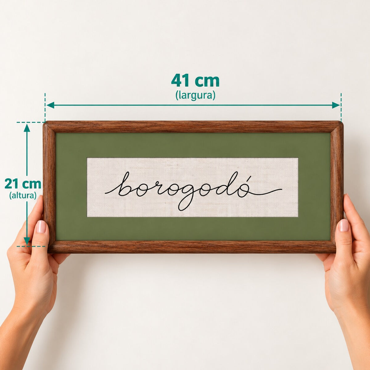 Quadro Decorativo Bordado à Mão Borogodó 21x41 cm com Paspatur Verde-Oliva e Moldura de Madeira