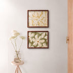 Quadro Floral Flores Brancas com Fundo Amarelo e Moldura de Madeira